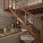 Mandarin & Mango Boutique Hotel