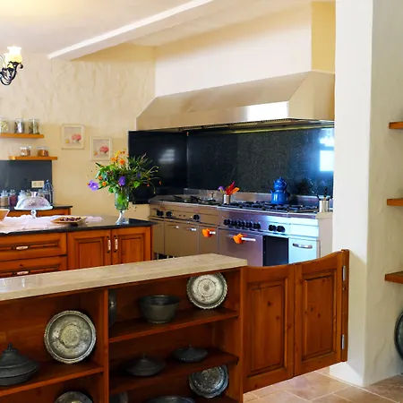 Mandarin & Mango Boutique Hotel 3*