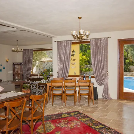 Mandarin & Mango Boutique Hotel 3*