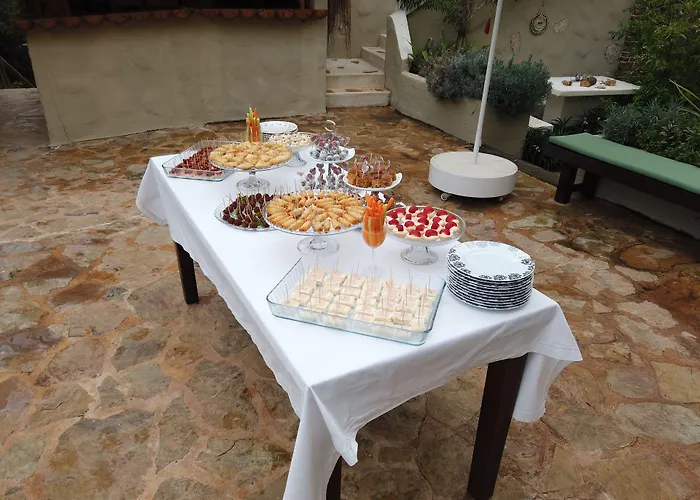 Отель Mandarin & Mango Boutique 3*