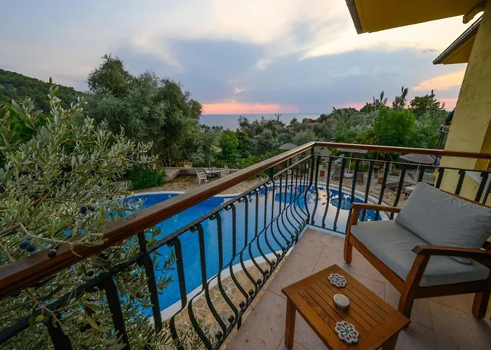Mandarin & Mango Boutique 3*