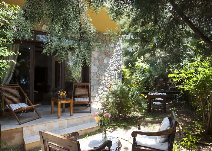 Mandarin & Mango Boutique Hotel 3*